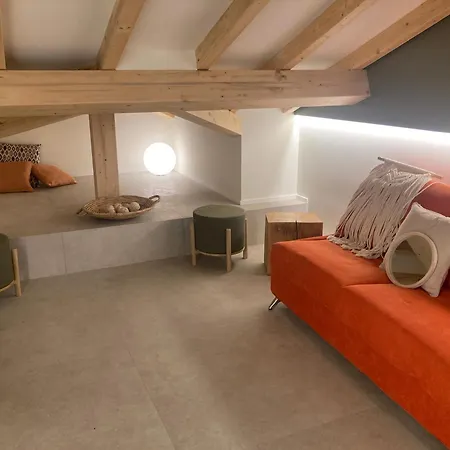La Casa Dei Nonni - Mansarda Apartment *