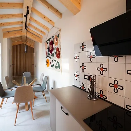 La Casa Dei Nonni - Mansarda Apartment *
